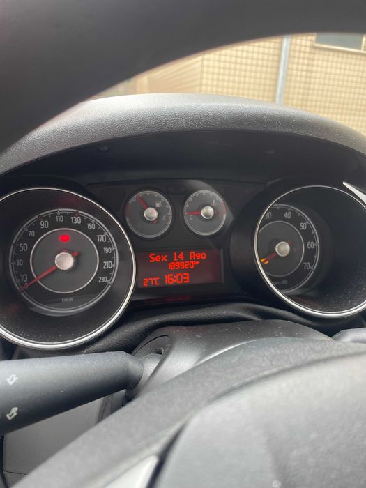 Fiat Punto Evo 2011 usado e bem estimado
