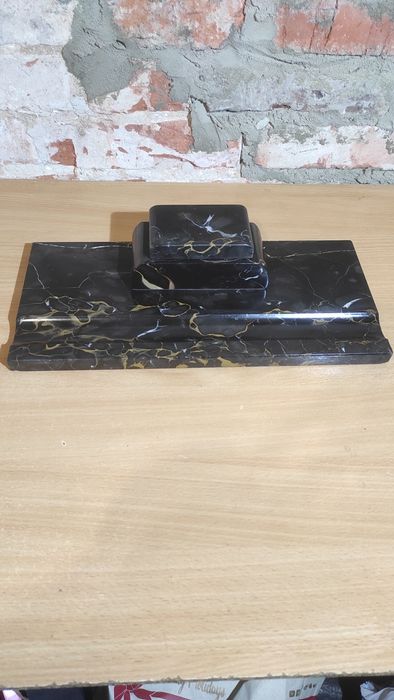 Продам антиквариат чернильницу из Мрамора редкого окраса . Испания