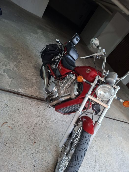 Suzuki Intrunder vs 800