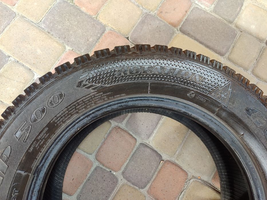 Гума зимова 215/65/R16  б.у.