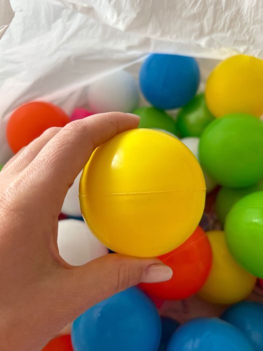 Пластмасові кульки іграшкові