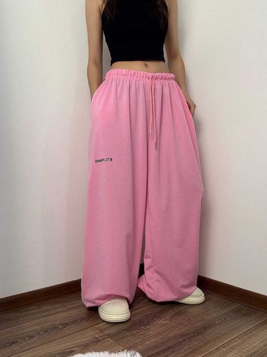 Жіночі весняні штани супер оверсайз широкі вільні с затяжками знизу