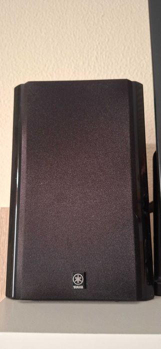 Aparelhagem Yamaha compacta com colunas com pouco uso