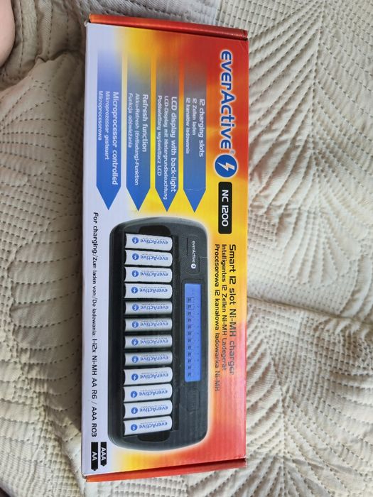 Ładowarka everActive NC 1200