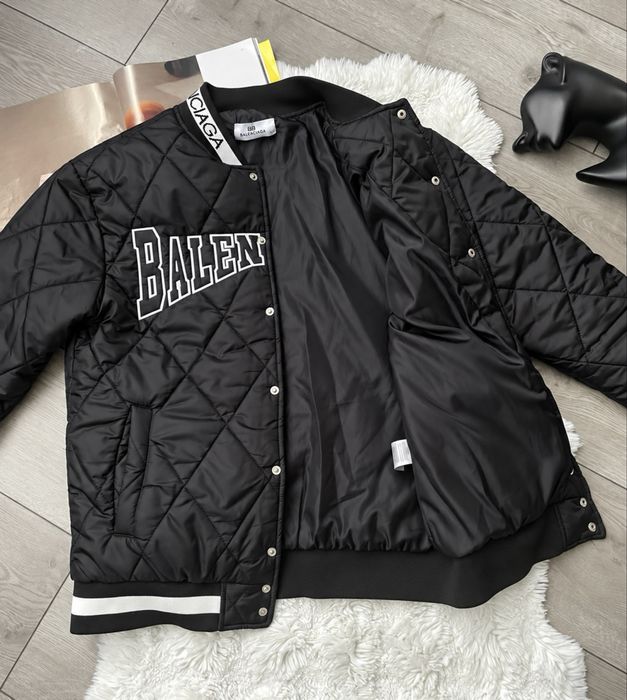 Стьобаний демісезонний бомбер Balenciaga