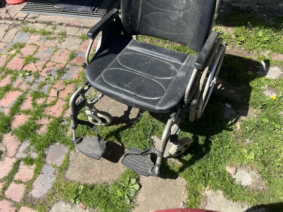 Wózek inwalidzki.