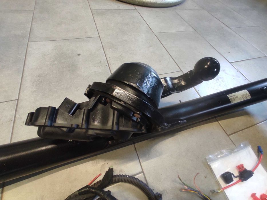 Oryginalny hak holowniczy Skoda Kodiaq komplet instalacja modul