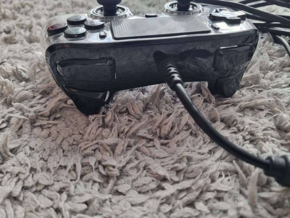 Pad Ps4 Nacon przezroczysty z niebieskim led