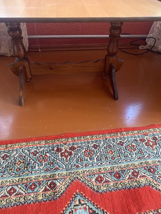 Продаю столик всі питання по телефону