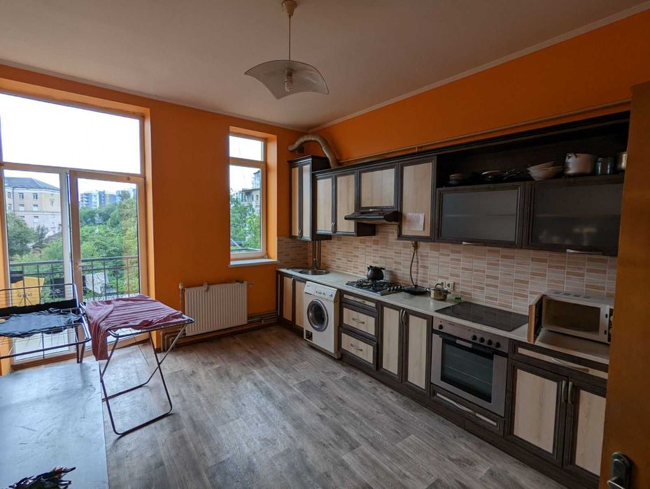 Приміщення під офіс в центральній частині міста_M