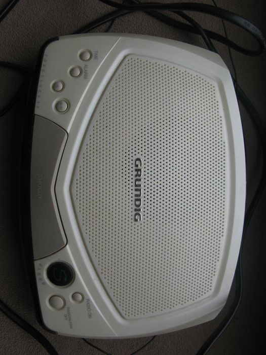 Приймач-Годинник Grundig 3в1