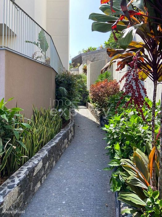Apartamento T2 | Edifício Lourencinha II | Câmara De Lobos