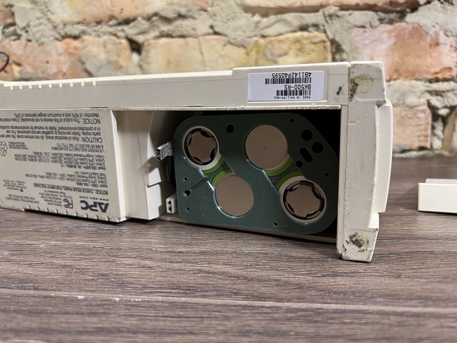 Холдер для 32140 (33140) для заміни свинцевого акума 12в 7а в UPS