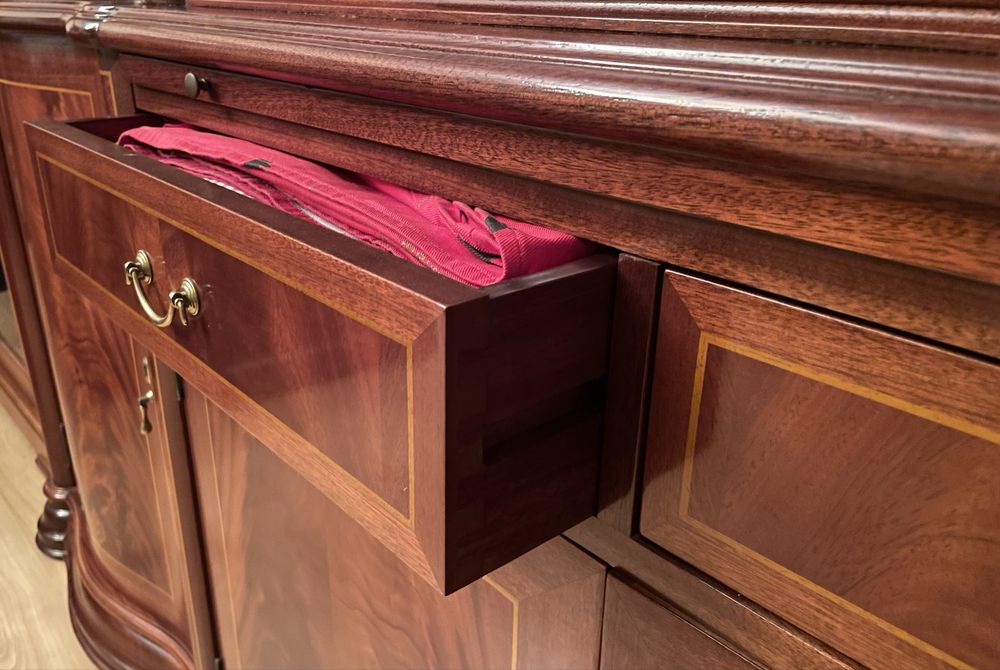 Aparador/Louceiro - Raiz de Nogueira/Mogno