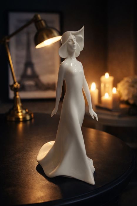 Royal Doulton фарфоровая статуэтка Леди • Англия 31 см.