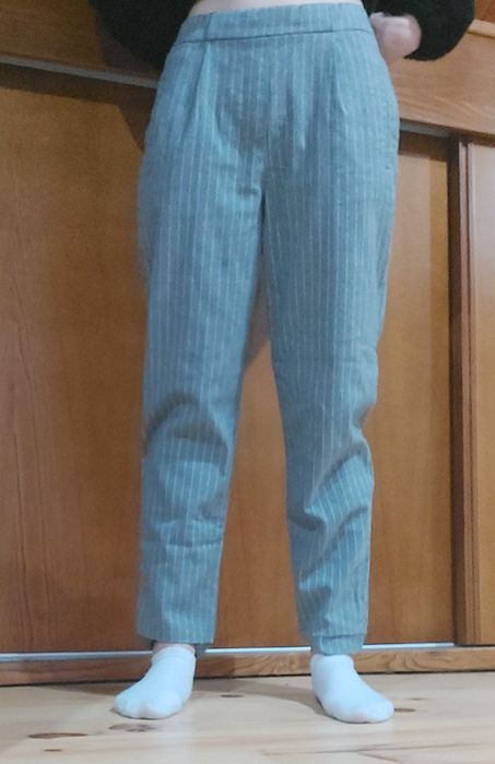 Calca elástica cinza