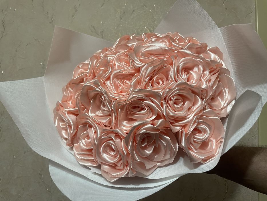 Чудовий подарунок до свята - букет із штучних (стрічкових) троянд