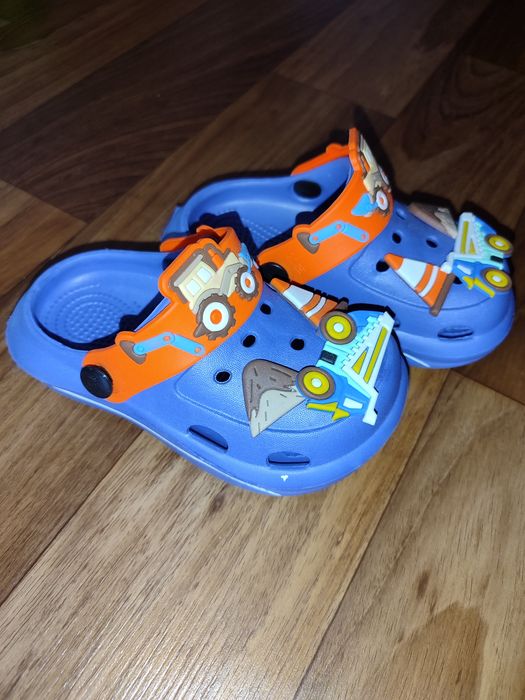 Дитячі крокси з тракторами