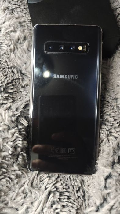 Samsung s 10 128gb. з чохлами.