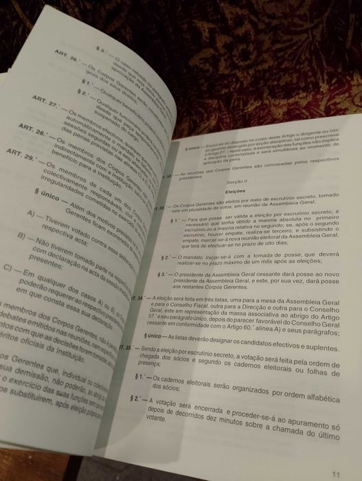 Livro Estatutos de O Lar do Comércio com Pin