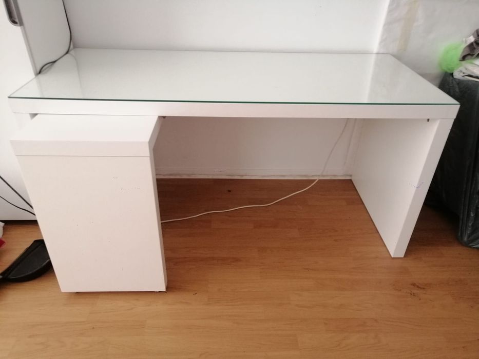 Secretária IKEA MALM com vidro