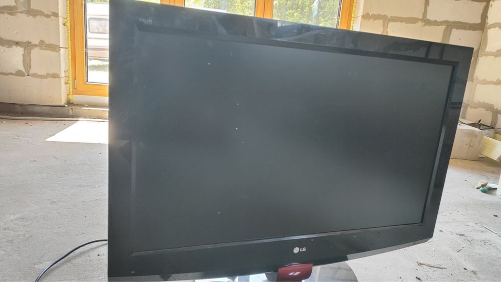 3 telewizory 2xLG 1xsamsung