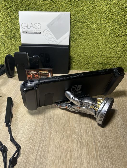 Гибридная консоль Nintendo Switch Grey V2 + 6 мес. Гарантии + MicroSD 256GB