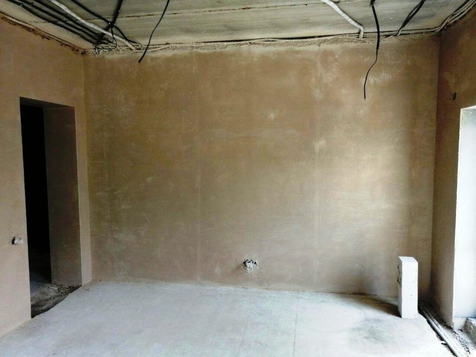 Машинная штукатурка стен .  ЄВідновлення