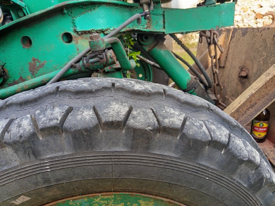 Екскаватор ЮМЗ 6