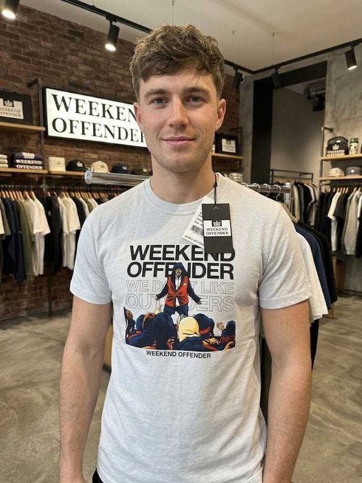 Черная Футболка • WEEKEND OFFENDER • Bissel Graphic • XS-XXL