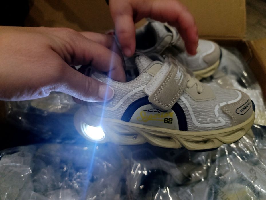 Дитячі кросівки, що світяться при ходьбі (LED), розміри 26–31 кроссовк