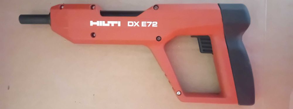 Pregadora HILTI DX E72 nunca usada