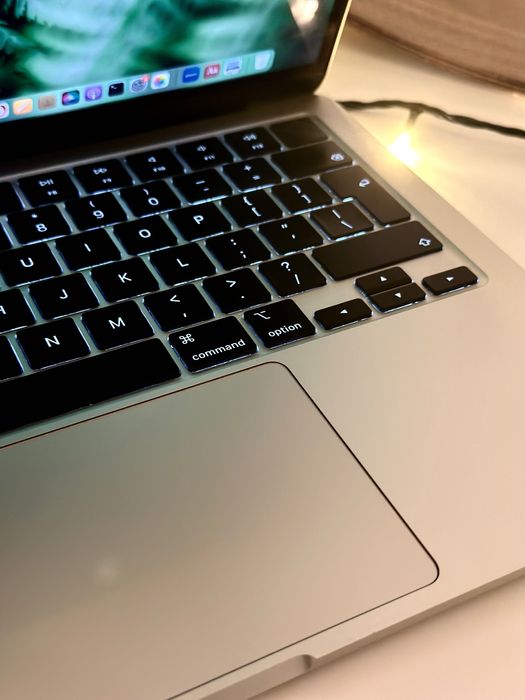 MacBook Air M2 (2022) – 16 GB RAM / 512 GB SSD