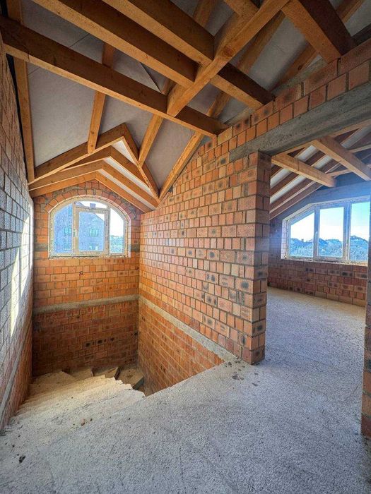 Продається новозбудований будинок в Остриці