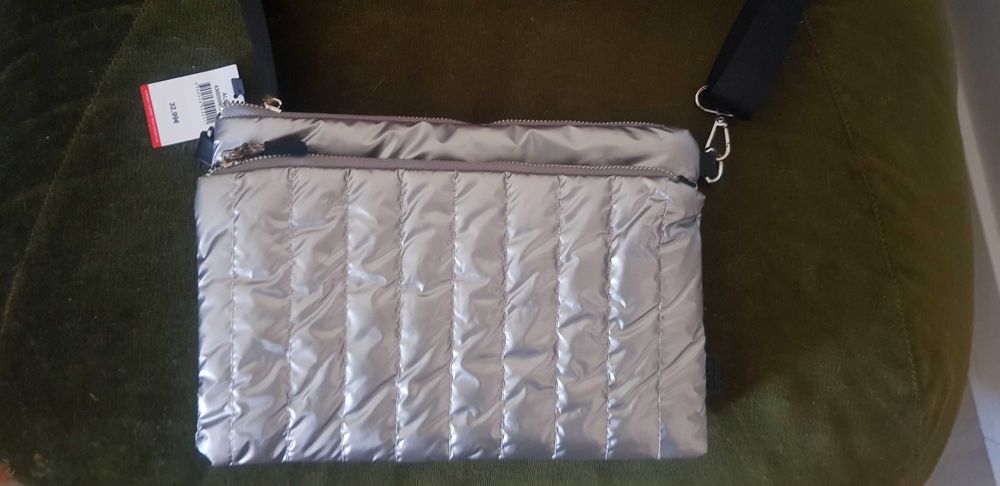 NOVAS Mala de festa a tiracolo com alça dupla e acabamento metálico