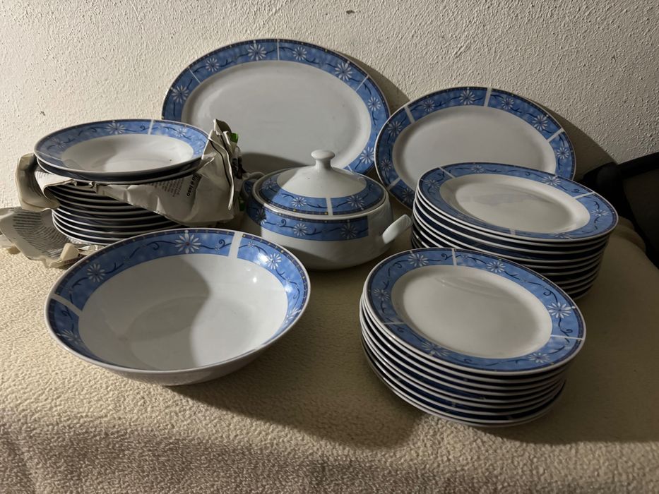 Porcelain and Crystal Sets426076901737113603