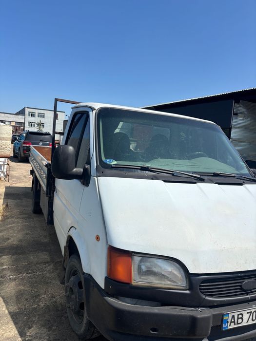 Машина Ford Transit