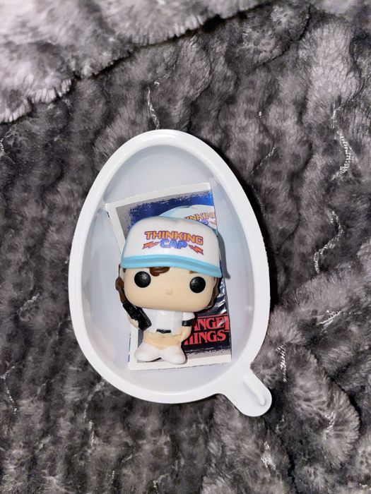 Дастін Дивні Дива Кіндер джой