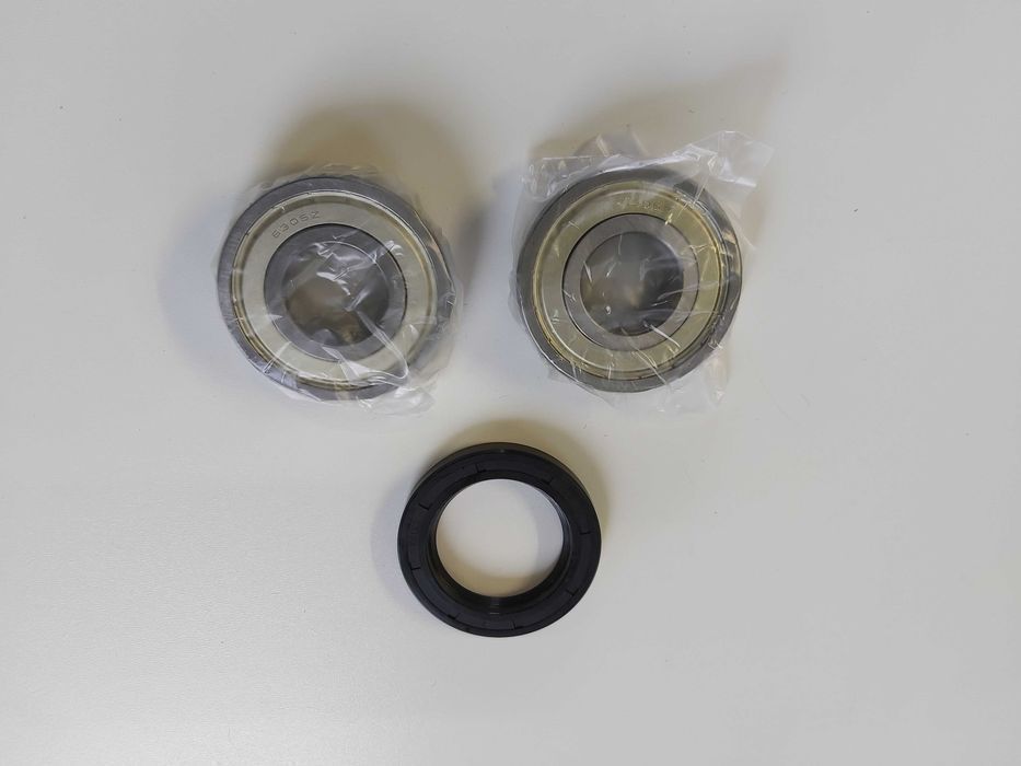 *SYRENA 104 105 Bosto R20 Łożysko Uszczelniacz Zwrotnica 2 koła Przód