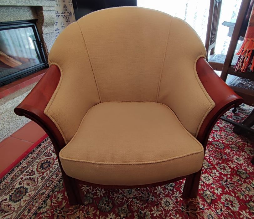 Vendo duas poltronas cor beje