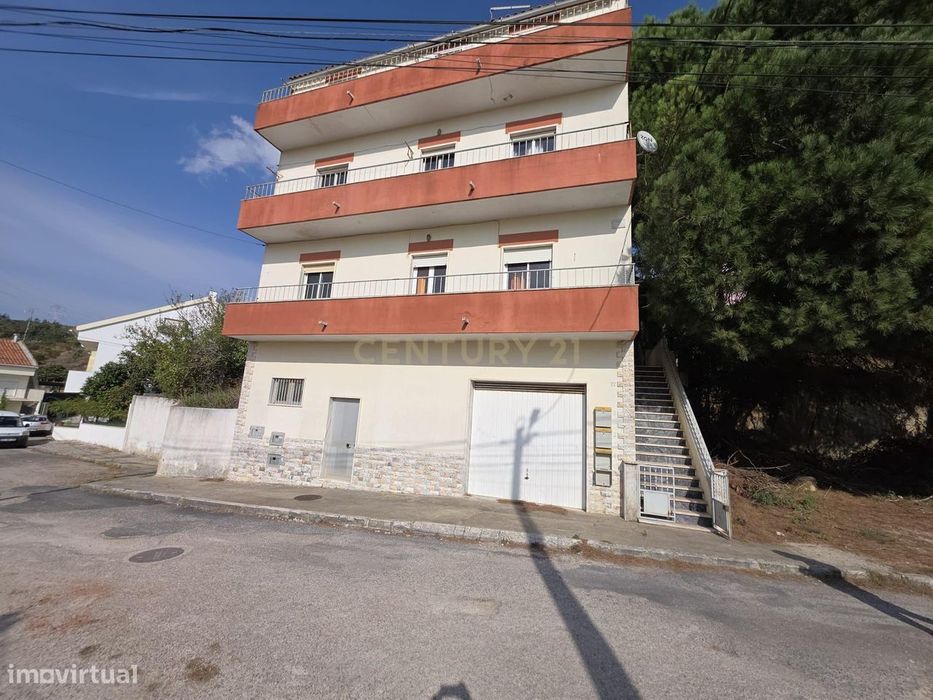 Excelente Investimento, Prédio Com 3 Frações E Garagem Para 5 Carros