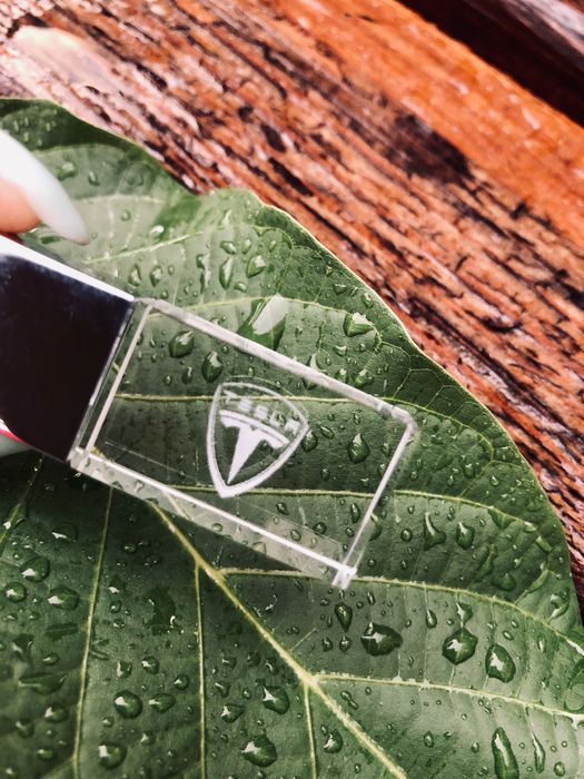 Флешка usb накопитель Tesla 32Gb светящаяся Тесла