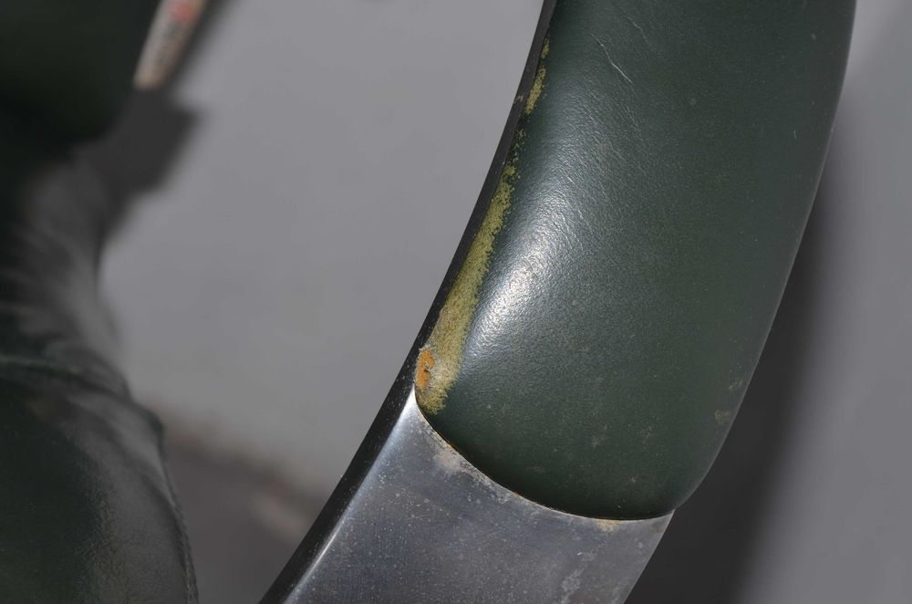 Fotel biurowy, zielona skóra, podstawa jezdna, Profim