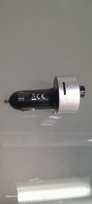Transmissor FM com Bluetooth.