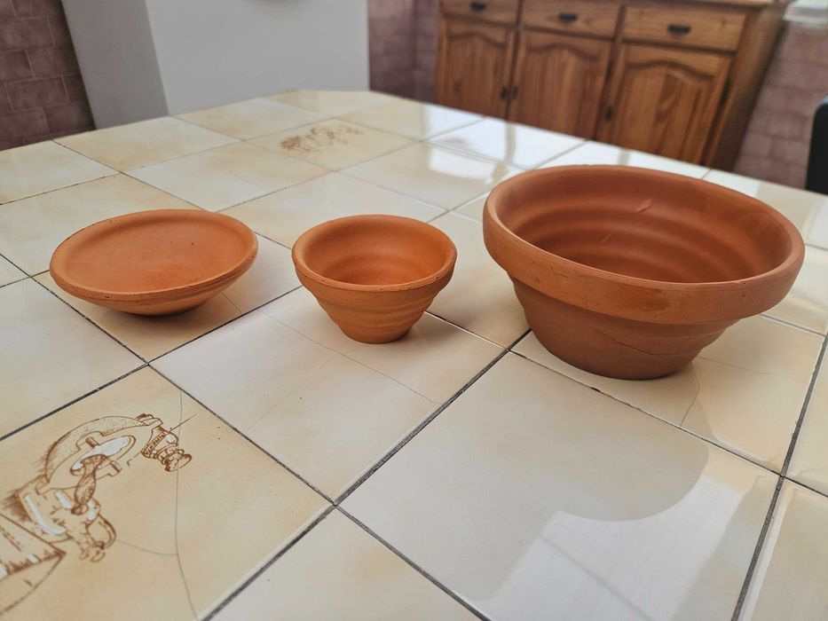 Lote de Vasos e Taças de Barro / Terracota — Ideal para Viveiros e Jardinagem