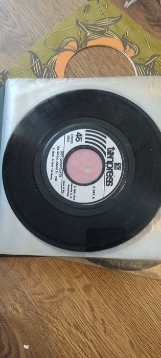 50 singli winylowych 7+album etui  na płyty Queen ,Modern T