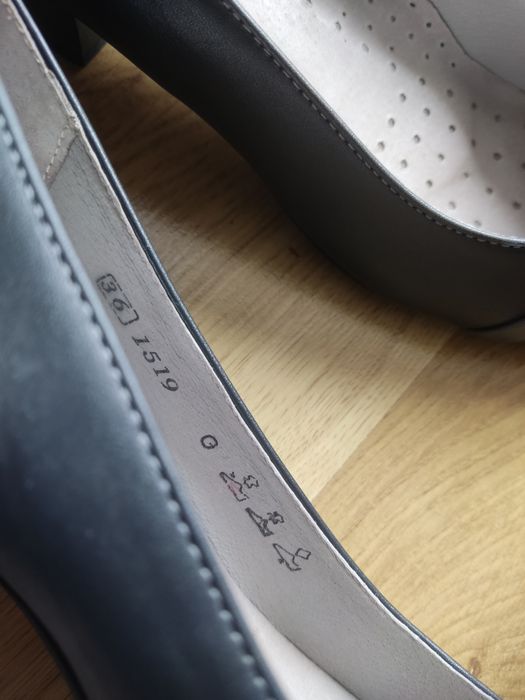 Buty na obcasie skórzane 36