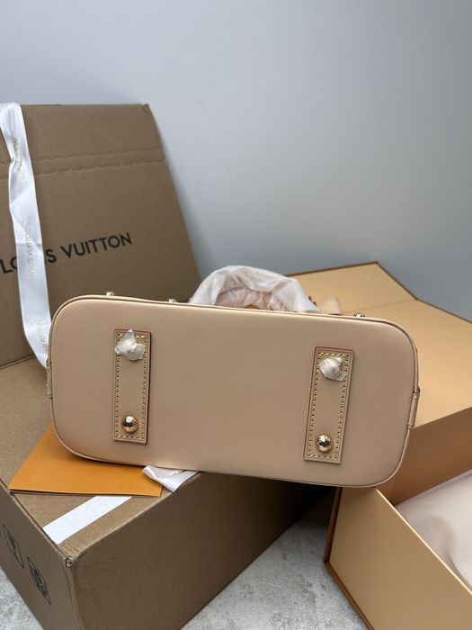 Сумочка в стилі LV