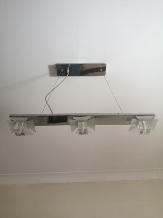 Candeeiro de teto em acrílico, estilo moderno, muito bom estado.
