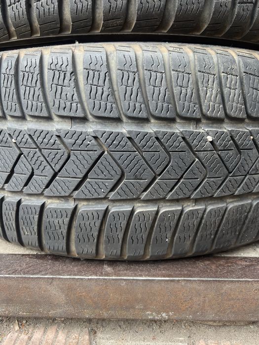 Шины 235/45 R18 Pirelli б/у зима пара 5,5мм ар.204177 R9